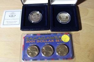 lot 189 image: Coins (2) 1999 Susan B. Anthony Proof Coins, and 2001 Sacagawea Dollar Set