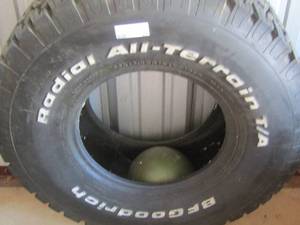 lot 27 image: Goodrich truck tire size 33-12.50-r15  H-1080 tread appears new