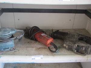 lot 32 image: B&D sander- grinder- Makita saw battery operated