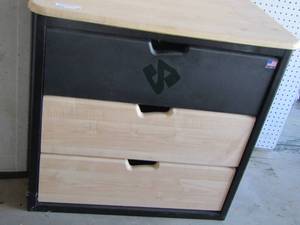 lot 42 image: 394123 3 drawer childs chest very sturdy