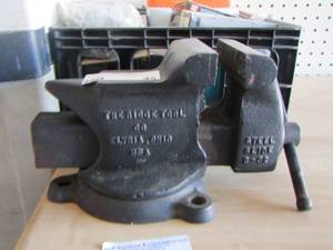 lot 45 image: Steel slide  Vise. By Ridge Tool Co