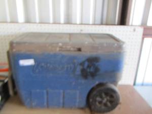 lot 48 image: Blue Coleman cooler needs cleaned