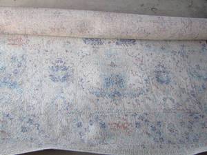 lot 72 image: Area rug light flower color design approx. size 85ft
