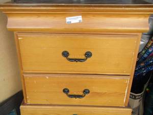 lot 22 image: 2 drawer night stand very sturdy 242616
