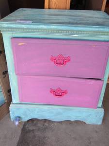 lot 78 image: Nightstand multi color 22 X 25 X16, needs repainted very sturdy