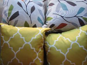 lot 82 image: 4 like new decorative throw pillows