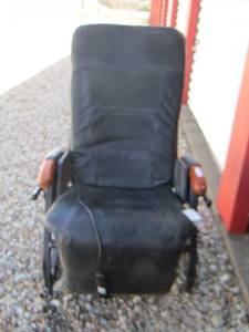 lot 93 image: Rocking massage chair with remote