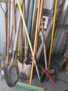 lot 94 image: large lot of outdoor yard tools