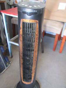 lot 99 image: Feature comforts electric fan