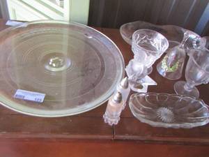 lot 105 image: glass lot, platters- S&P shakers- Goebal glass angel
