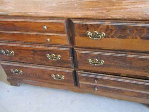 lot 107 image: 6 drawer wooden dresser 305318