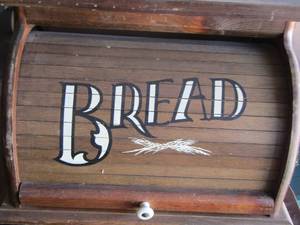 lot 113 image: wooden bread box