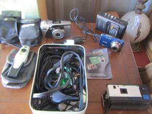 lot 117 image: Camera lot- Kodak- Olympus- pocket camera all with bags