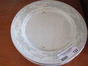 lot 125 image: Somerset dinner plates qty 6