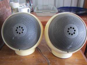 lot 126 image: Welltron bowling ball speakers serial# 401915 model# 2003