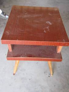 lot 136 image: 2 tier vintage side table 221719