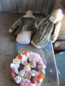 lot 139 image: Easter wreath and stuffed animal bunnies qty 2