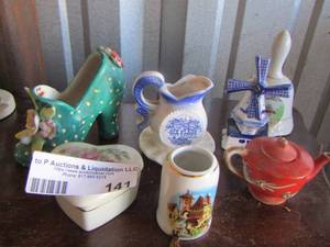 lot 141 image: Small mini nic nacs- bell, high heel , trinket and more