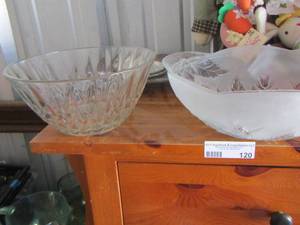 lot 144 image: Star David fruit bowl- double handled frosted fruit bowl- plus