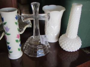 lot 147 image: small vases- crystal cross