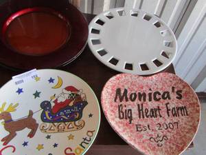 lot 152 image: oval platters qty 3 heart plate, cookies for Santa