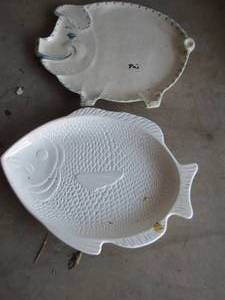 lot 160 image: Whittler pottery fish platter- pas pig platter