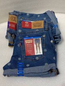 lot 18 image: Lot of 5 - New WTags Levis Girls Youth Denim Girlfriend Short Pants BlueFloral WAdjustable Waistband & Stretch - Size 1012 - As Shown - Retails $210