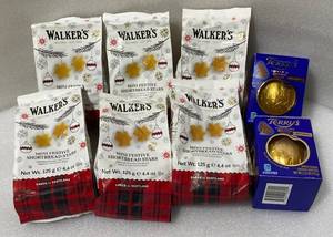 lot 28 image: Lot of 8 - Walkers Mini Festive Shortbread Stars & Terrys Original Chocolate Orange - As Shown