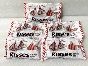 lot 61 image: Lot of 5 - New Hersheys Kisses Candy Cane White Chocolate Candy 45 oz Total - As Shown