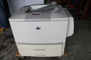 lot 7 image: Large HP Printer Laserjet 9040n, see photos