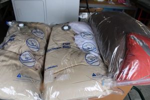 lot 9 image: King size Comforter set (cleaned and sealed)