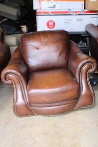 lot 16 image: Leather Chair made by Superb Creation Ltd. (matches loveseat and couch)