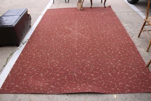 lot 24 image: Area rug - 68 x 10