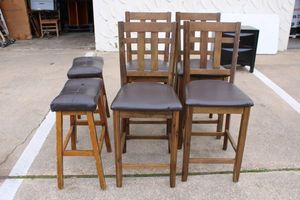 lot 26 image: Set of 4 bar height dining chairs with pair of bar stools