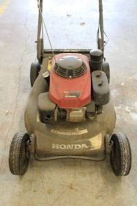 lot 33 image: Honda Hydrostatic Commercial HRC 216 Lawn Mower. Started when pictures were taken.