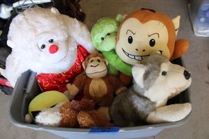 lot 67 image: Stuffed animals with tote