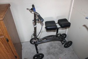 lot 90 image: Knee scooter