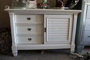 lot 86 image: White dresser or storage cabinet. Comes with glass top. Contents on top are in next lot