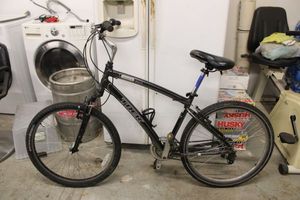lot 121 image: Trek Navigator 2.0 Mountain Bike - 18