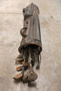 lot 123 image: Vintage Golf Club Set