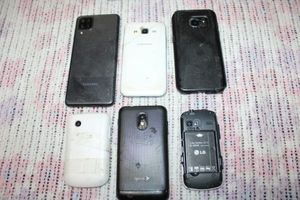 lot 128 image: Used phones as is