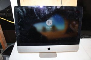 lot 129 image: Apple All-in-one computer as is. Powers on as shown