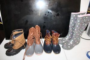 lot 139 image: Rainy weather boots sizes 5-9, see photos