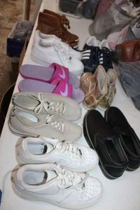 lot 142 image: Shoes variety as shown