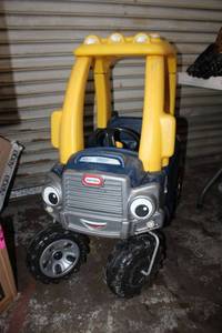 lot 159 image: Little tykes Cozy Coupe Truck