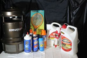 lot 21 image: Dynatrap XL Insect Trap and Outdoor Insect Sprays