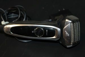 lot 231 image: Panasonic wetdry razor and nose hair trimmer