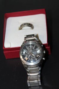 lot 234 image: Mens Watch and Ring, Watch is Seiko and needs battery, ring is stamped 925