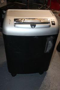 lot 246 image: Fellowes Paper shredder