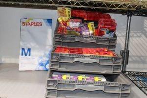 lot 149 image: Very Large amount of Childrens Art Supplies